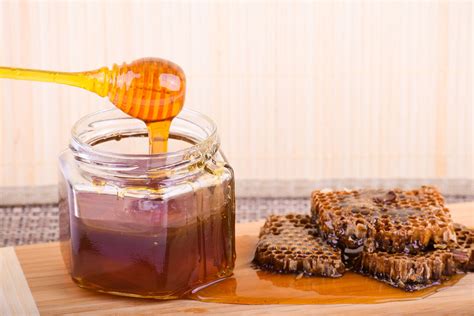 Who should avoid raw honey?