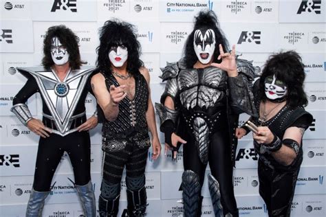 Who sings more in KISS?