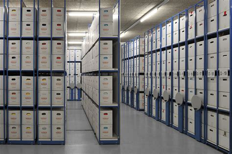 Who uses archives?