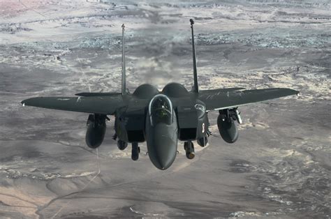 Why are F-15 so loud?
