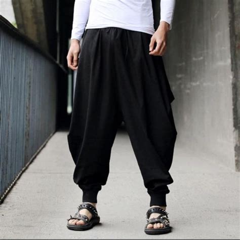 Why are Japanese pants baggy?