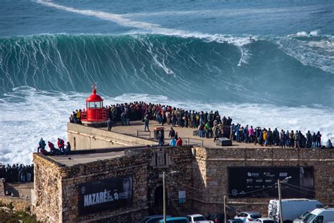 Why are Nazaré waves so big?