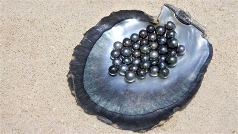 Why are Tahitian pearls so expensive?