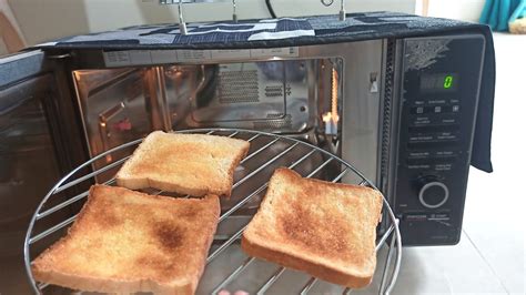 Why can't you toast bread in a microwave?