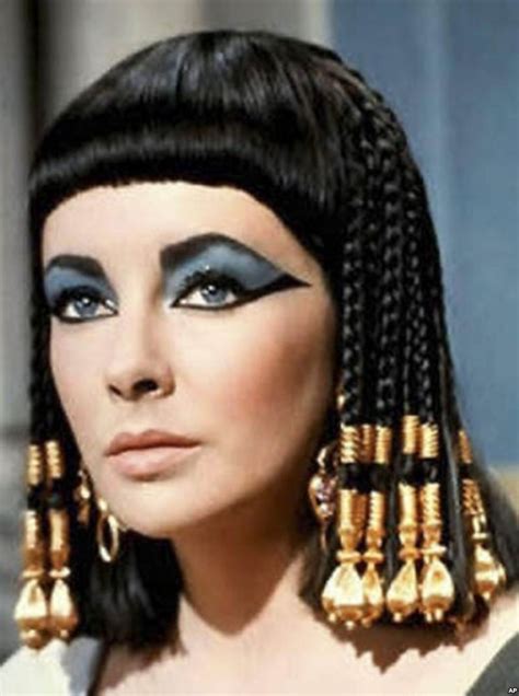 Why did Cleopatra wear eye makeup?