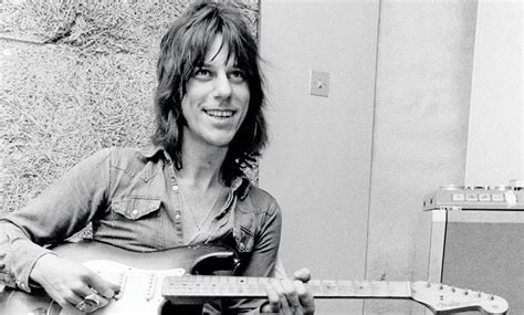 Why didn't Jeff Beck use a pick?