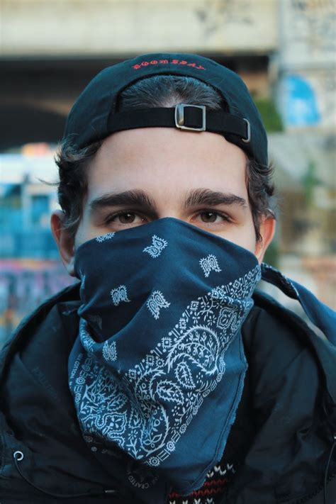 Why do Americans wear bandanas?