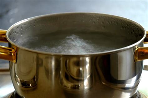 Why do Chinese people boil vinegar?