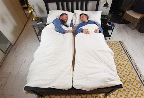 Why do Europeans sleep with two duvets?