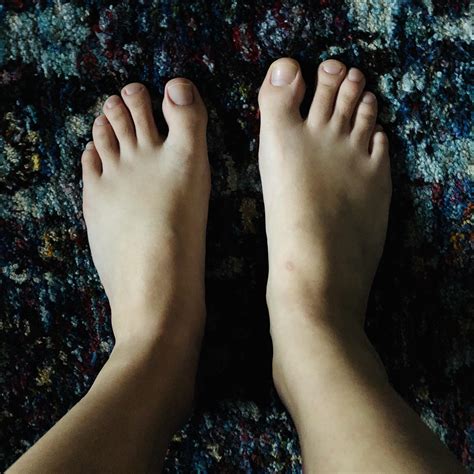 Why do I hate showing my feet?