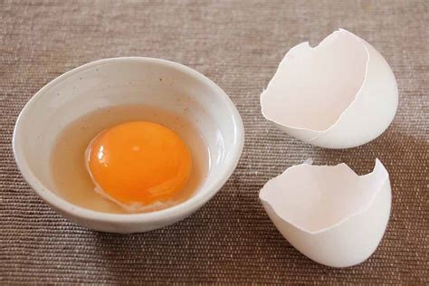 Why do Japanese like raw egg yolk?