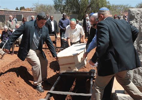 Why do Jews bury their dead?