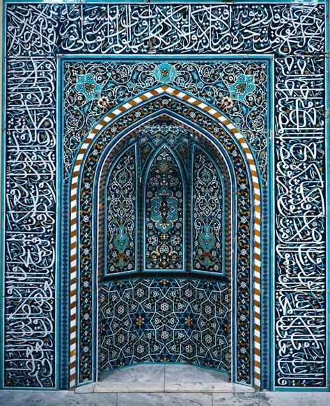 Why do Muslims use mosaics?