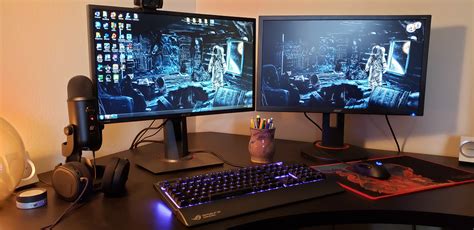 Why do PC gamers have two monitors?