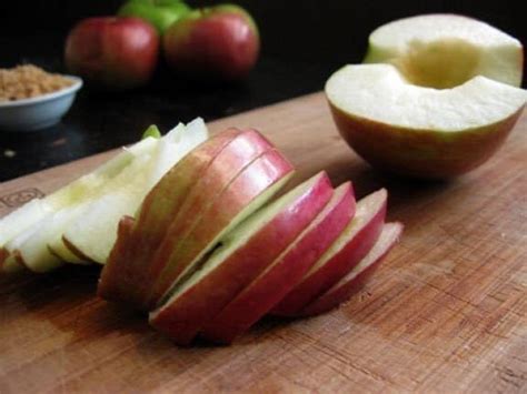 Why do apples taste better sliced?