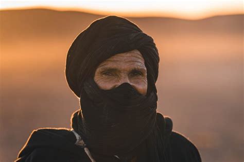 Why do desert nomads wear black?