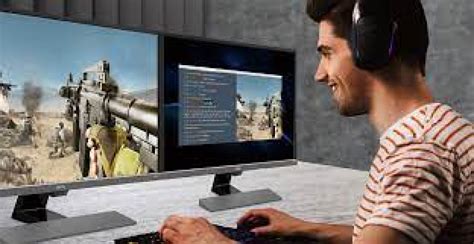Why do gamers have 2 monitors?