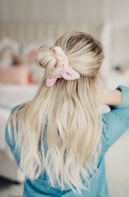 Why do girls give scrunchies?