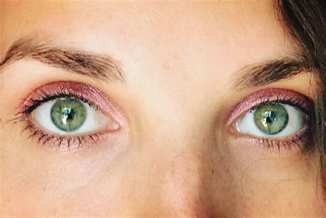 Why do green eyes turn GREY?