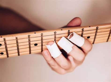 Why do guitarists wrap their fingers?