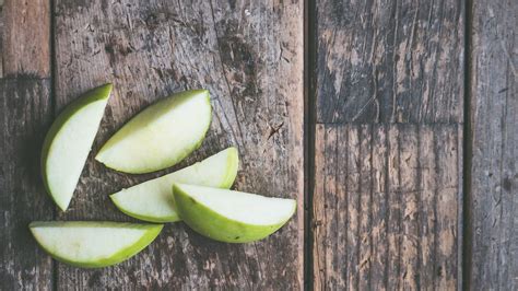 Why do people put salt on apples?