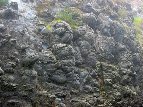 Why do pillow basalts form?