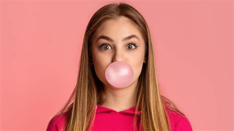 Why do singers chew gum when singing?