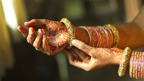 Why do unmarried girls wear bangles?