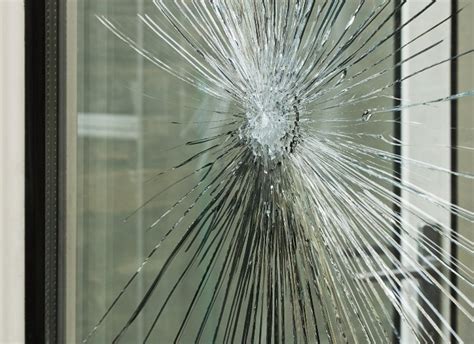 Why do window glass crack?