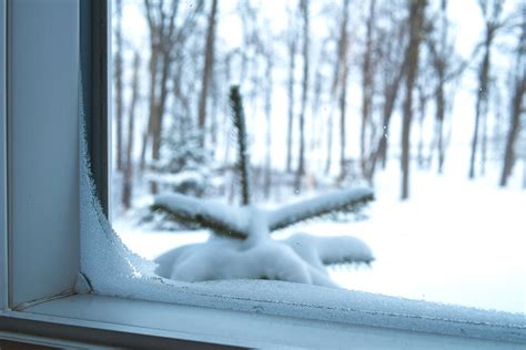 Why do windows break in the cold?