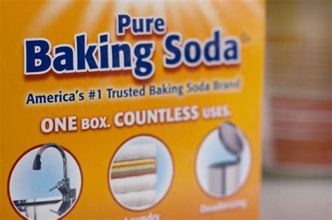 Why does baking soda stop itching?