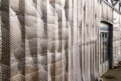 Why does bubble wrap insulate?