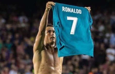 Why does cr7 wear number 7?