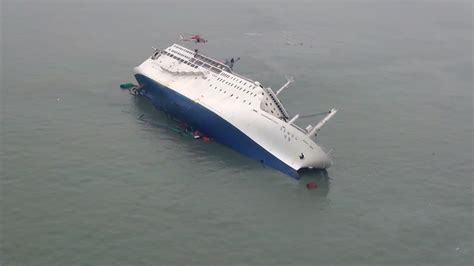 Why doesn't a ferry sank?