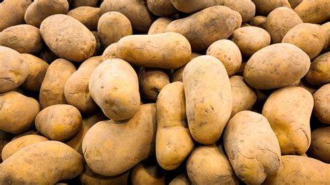 Why don't we eat raw potatoes?