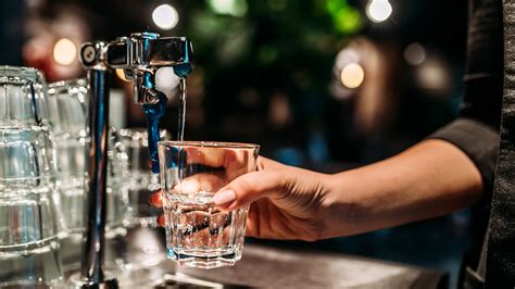 Why don t European restaurants serve tap water?