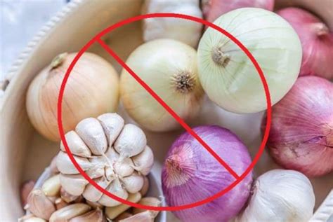 Why gods don t eat onion and garlic?