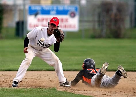 Why hitting a baseball is the hardest thing in sports?