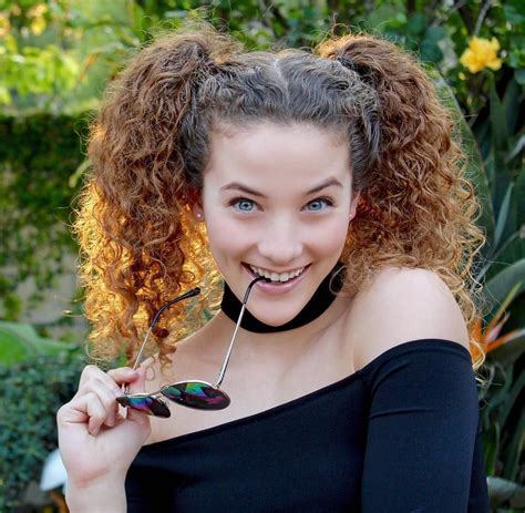 Why is Sofie Dossi so famous?