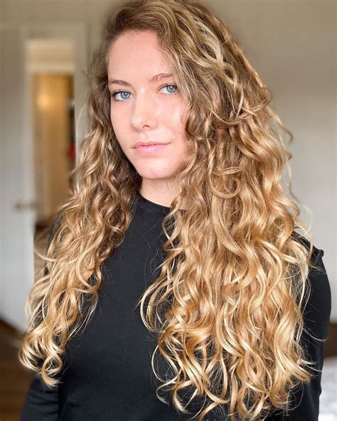 Why is curly hair unique?