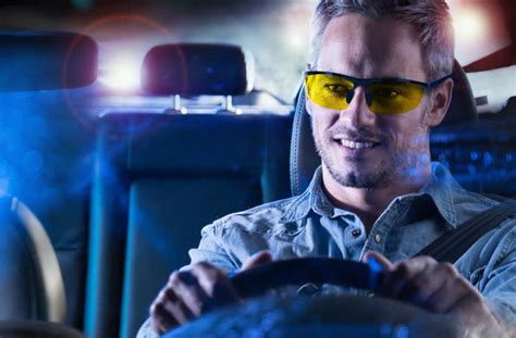 Why is it hard to drive at night with glasses?