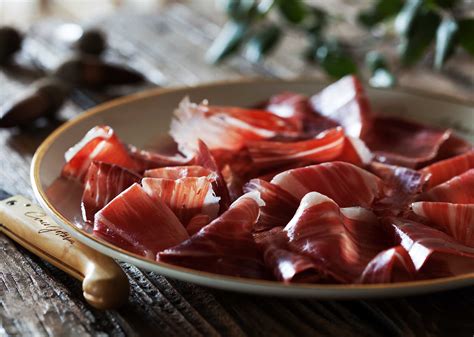 Why is jamón safe to eat?