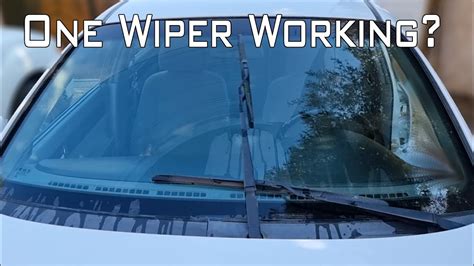 Why is only 1 windshield wiper working?