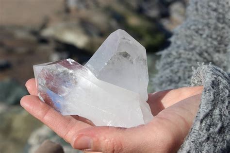 Why is quartz so cold?