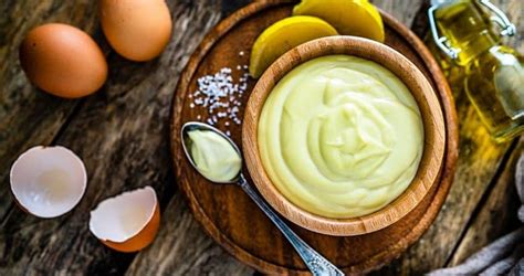 Why is raw egg in mayonnaise safe?