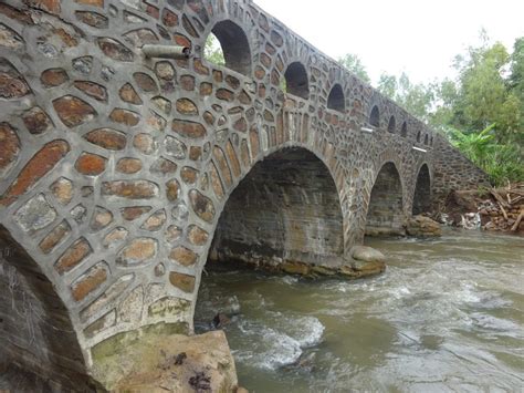 Why is stone used in bridges?