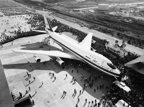 Why is the 747 no longer popular?