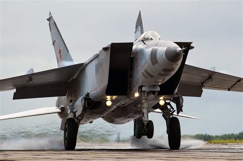 Why is the MiG-25 so fast?