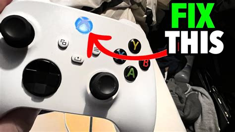 Why is the yellow light flashing on my Xbox controller?