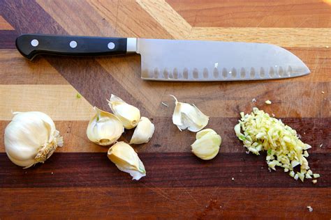 Why wait after cutting garlic?